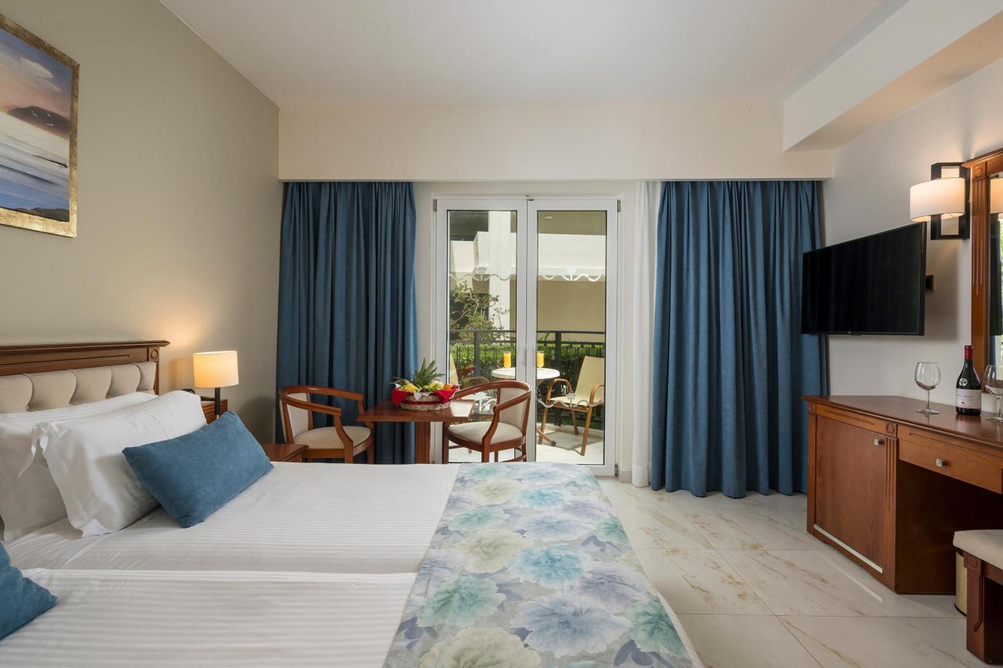 Vantaris Palace Paralia Kourna 외부 사진